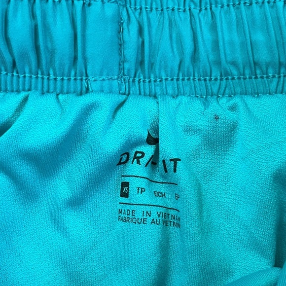 Nike Dri Fit Womens Shorts XSmall - Picture 2 of 2